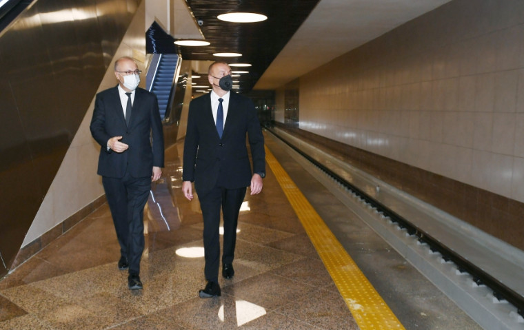 Bakı Metropoliteninin “8 Noyabr” stansiyası istifadəyə verilib Prezident İlham Əliyev stansiyada yaradılan şəraitlə tanış olub - Foto