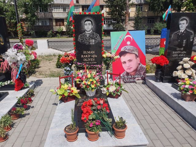 Şəhid Əliyev Elman Rakif oğlunun məzarı