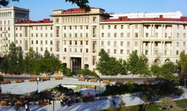 Bir məmurun imzaladığı qərar on minlərlə vətəndaşın kabusuna çevrilib