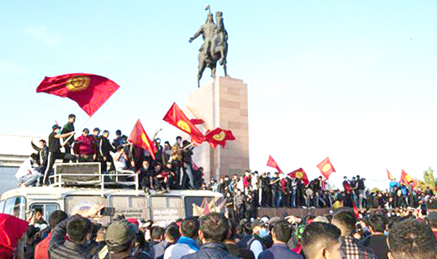Qırğızıstanda rusca danışan qadının başına kalkulyator vuran şəxsi azadlığa buraxıblar