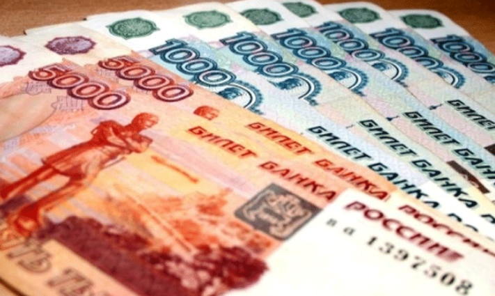 Rubl batır: Rusiyada dollar almaq istəyənlər 30 faiz əlavə ödəməlidir