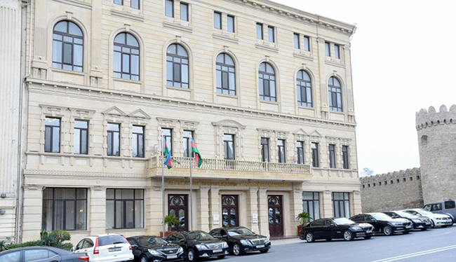 Xaricdə verilmiş sürücülük vəsiqələrinin Azərbaycanda istifadəsinə aydınlıq gətirilib
