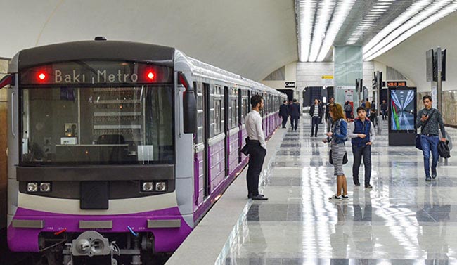 Metroda sərnişin dünyasını dəyişib