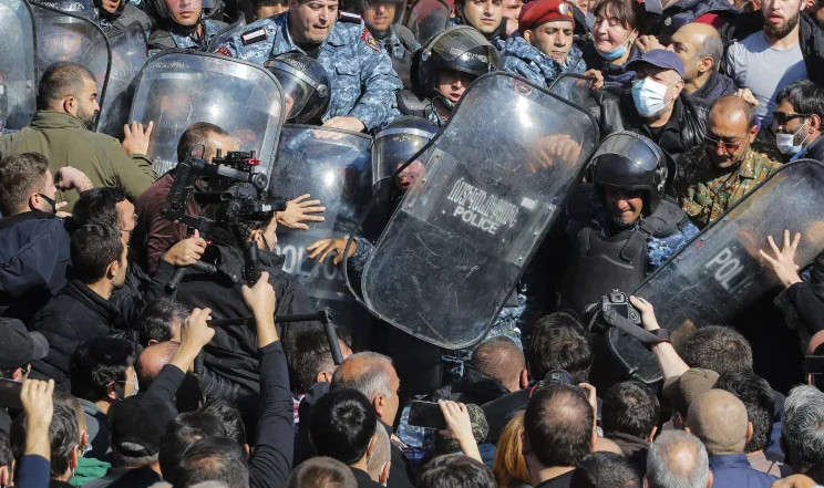 "Paşinyanı devirsələr, müharibə başlayacaq" - Ermənistanda nə baş verir...