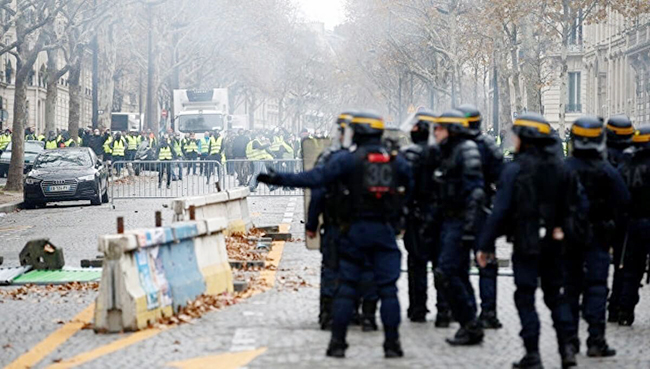 Parisdə polislə aksiyaçılar arasında qarşıdurma olub