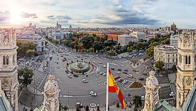 İspaniyanın baş nazirinin istefası tələbi ilə Madriddə minlərlə insan etiraz aksiyası keçirib