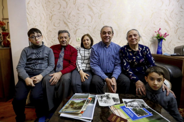 “Associated Press” azərbaycanlı məcburi köçkünlərin öz doğma yurdlarına qayıtmaq arzularından yazır - Fotolar