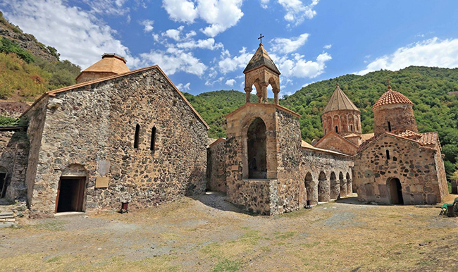 Murov dağından Kəlbəcərə, Xudavəng monastırına səyahət