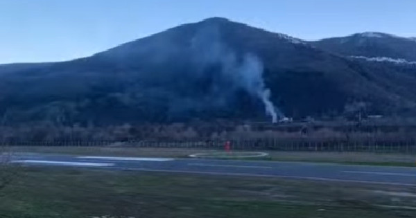Ermənistanda Qafan aeroportunun yanındakı kəndi yandırırlar - Video