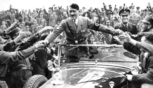 Hitlerin saatı hərracda yüksək qiymətə satıldı - Foto