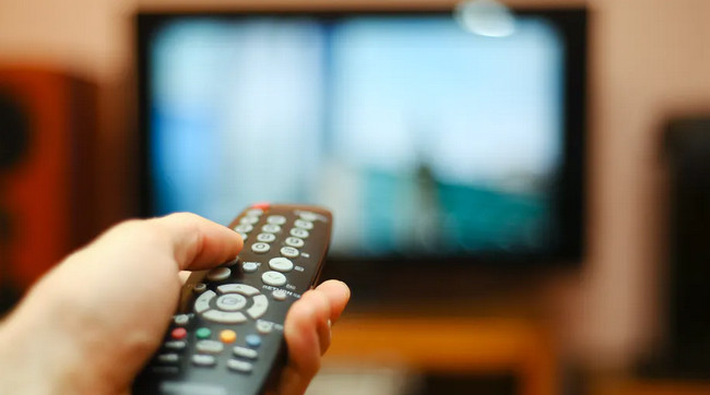 Sosial "teleterror": aparıcılar bizi hara aparır?!
