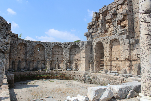 Perge şəhəri hamam kompleksindən görüntü
