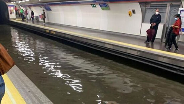 Sel suları metro tunelinə dolub, ölənlər var
