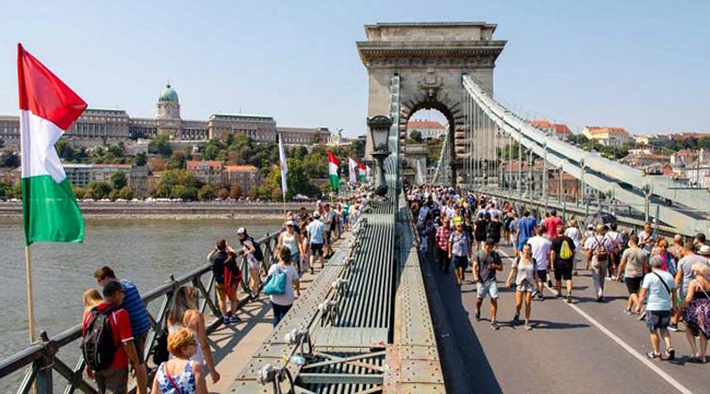 Macarıstan prezidenti istefa verdiyini açıqlayıb