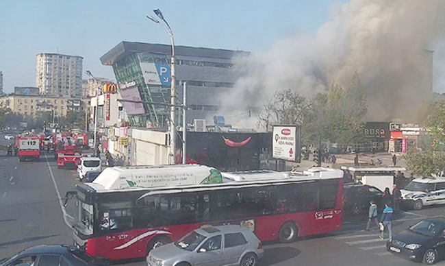 İstanbulda 7 mərtəbəli oteldə yanğın olub