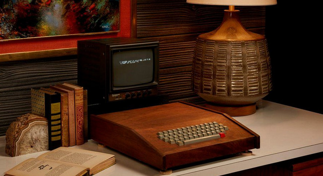 Apple-ın ilk kompüteri hərracda 400 min dollara satıldı - Foto