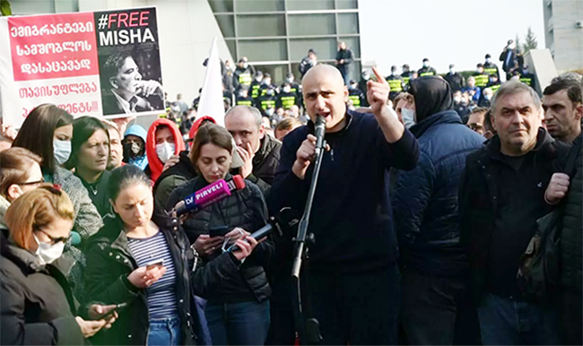 Saakaşvili tərəfdarları Tbilisinin mərkəzində yürüş keçirirlər