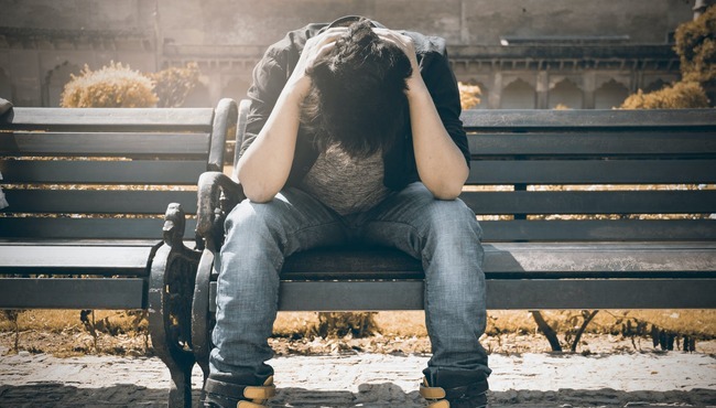"Sinəyə oturan öküz"... Stress və narahatlıq beyində baş versə də, təsirlərini bədənimizdə hiss edirik