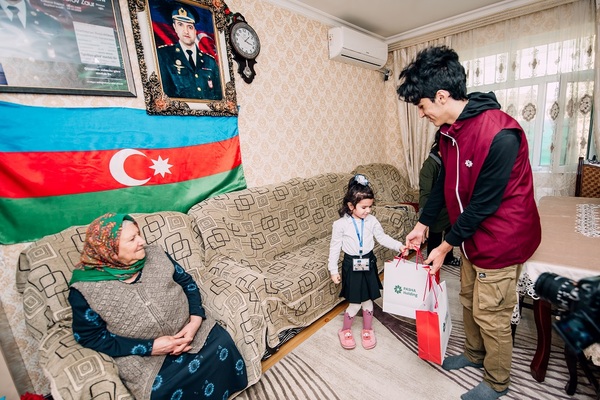 “Qırmızı ürəklər” fondu şəhid övladlarını təbrik etdi!