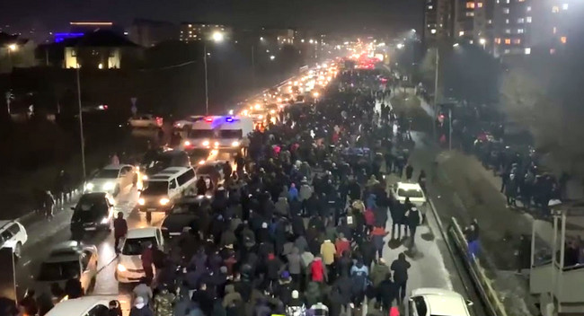 Qazaxıstanda 8 polis, 1 hərbçi həlak olub