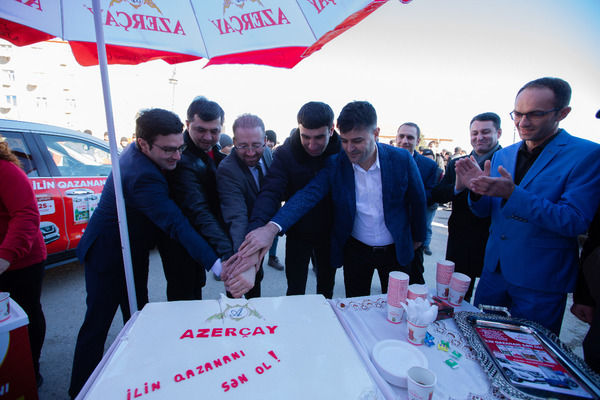“Azerçay” tərəfindən keçirilən lotereyanın qaliblərinə avtomobil təqdim olunub