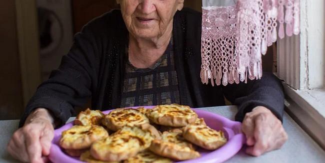 Ukraynalı nənə 8 Rusiya hərbçisini “pirojki” ilə aradan götürüb