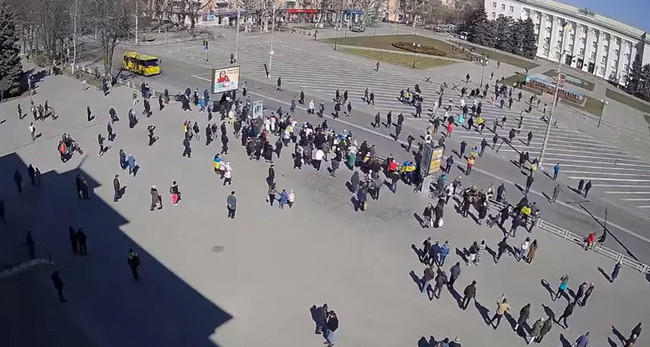 Xersonun mərkəzində Ukrayna bayraqları və emosiyalar - Video