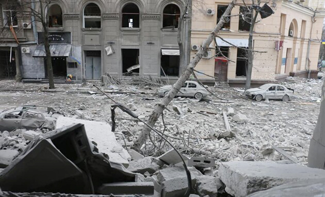 Ruslar humanitar yardım mərkəzini bombalayıb