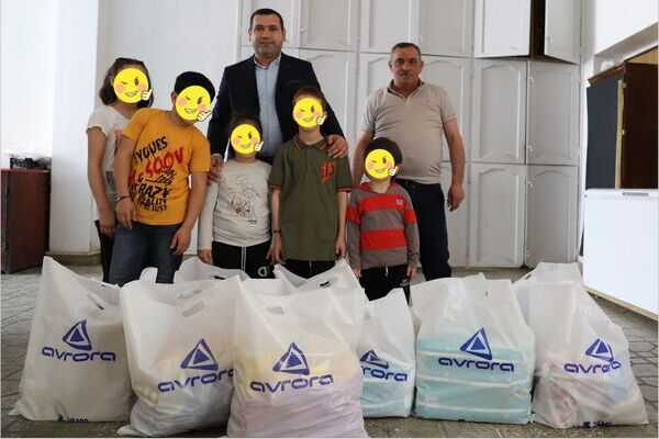 “AVRORA QRUP” aztəminatlı ailələrə və uşaq evlərinə bayram sovqatı çatdırıb