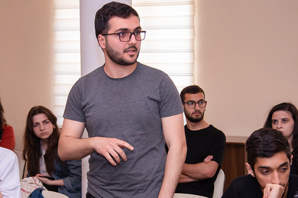 “Nar” yerli İKT peşəkarlarının yetişməsinə dəstək olur