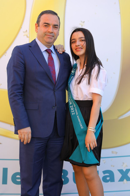Tanınmış politoloqun övladı dünyanın top universitetinə daxil olub