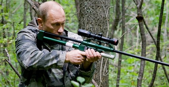 Putinin köhnə tanklarına gülməyin, yeriyirsə, əzəcək - Duda