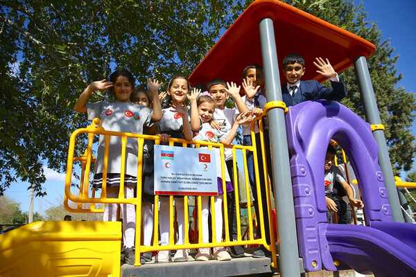 Türk Qızıl Aypara Cəmiyyəti ermənilərin hücumlarından zərər çəkmiş rayonlarda uşaq oyun meydançaları qurub