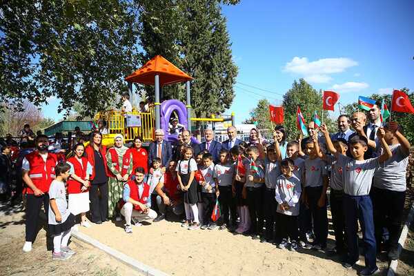 Türk Qızıl Aypara Cəmiyyəti ermənilərin hücumlarından zərər çəkmiş rayonlarda uşaq oyun meydançaları qurub