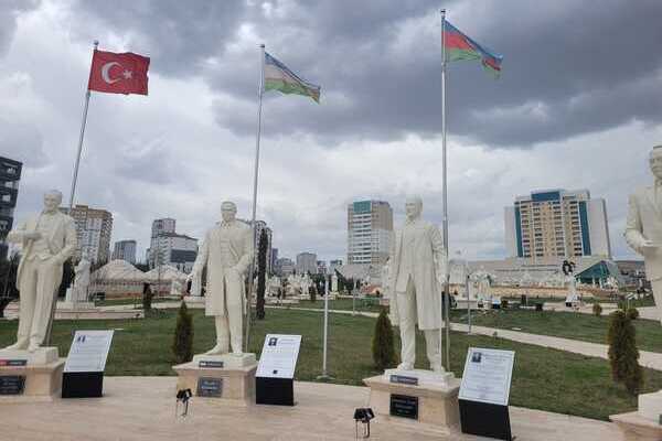 Türk Tarixi Muzeyi, Məhəmməd Əmin Rəsulzadənin heykəli