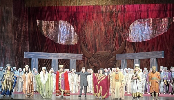 Buxarest Milli Opera Teatrında böyük uğur - azərbaycanlı dirijorun rəhbərliyində “Nabukko” operası