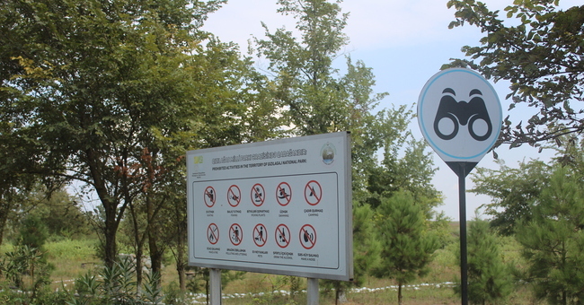 Qızılağac Milli Parkında lövhə / Foto: İradə Cəlil, Bizimyol.info
