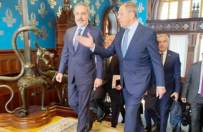 Lavrov: Avropa Birliyi Türkiyəyə üzvlük üçün Rusiyaya qarşı sanksiyalara qoşulmaq şərti qoyur