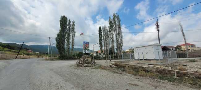 Şəhid xatirəsinə hazırlanmış lövhə, Xızı / Foto: İradə Cəlil, Bizimyol.info