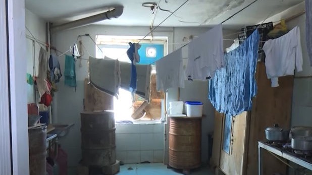 Valideyn himayəsindən məhrum olan uşaqların yaşadığı yataqxana: Qızıldaşdan dəhşətli görüntülər - Video