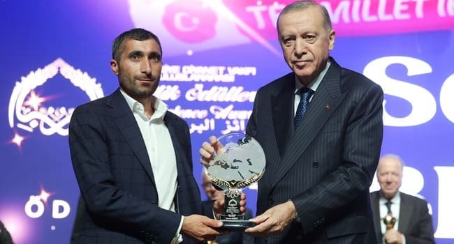 “7-ci Beynəlxalq Xeyirxahlıq Mükafatları”nın təqdimat mərasimində Sərvər Bəşirliyə “Vəfa Mükafatı” təqdim edildi