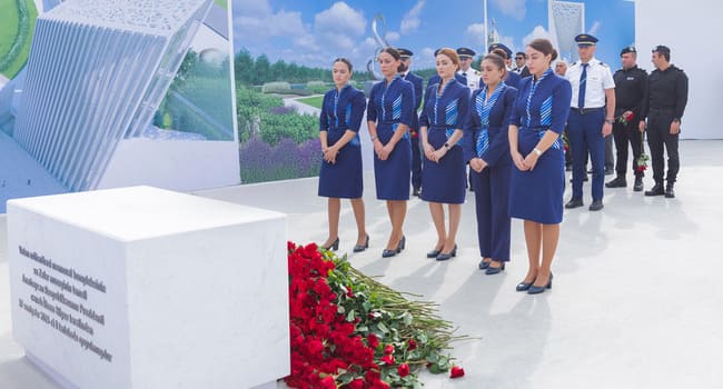 “Azərbaycan Hava Yolları” QSC-nin rəhbərliyi və kollektivi şəhidlərin əziz xatirəsini yad edib