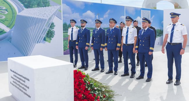 “Azərbaycan Hava Yolları” QSC-nin rəhbərliyi və kollektivi şəhidlərin əziz xatirəsini yad edib