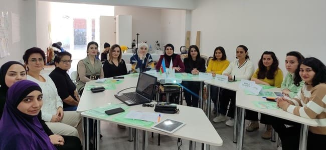 Azercell şəkili qadın sahibkarları dəstəkləyir