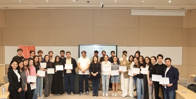 Unibank ADA və UNEC tələbələri üçün dayanıqlı maliyyə seminarları təşkil edib